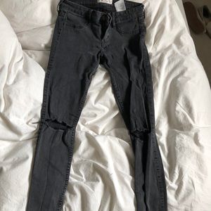 BLACK RIPPED SKINNY JEANS